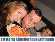 Pizza satt: 600 feierten die Eröffnung der L’OSTERIA Pizza & Pasta im Künstlerhaus am Stachus am 17.02.2011 (©Foto: Martin Schmitz)